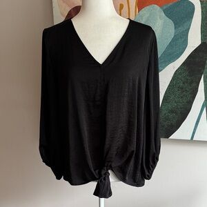 Vince Camuto Black Top 🖤